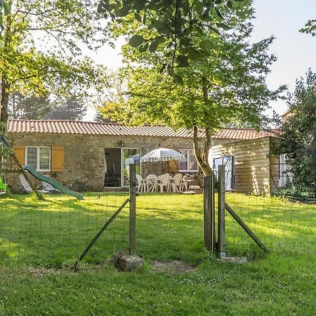Confortable Avec Jardin Et Piscine Commune - Fr-1-306-1325 Ferienhaus *