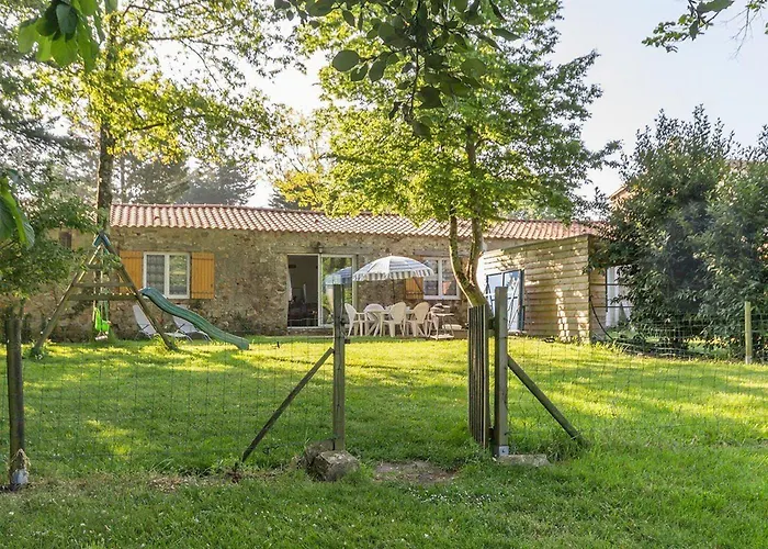 Confortable Avec Jardin Et Piscine Commune - Fr-1-306-1325 בית נופש *