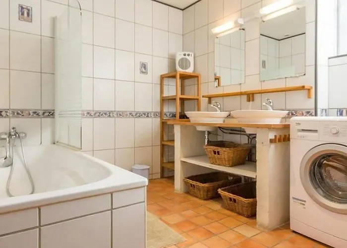 Confortable Avec Jardin Et Piscine Commune - Fr-1-306-1325