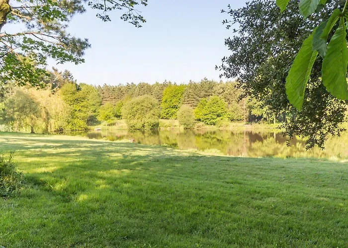 Confortable Avec Jardin Et Piscine Commune - Fr-1-306-1325 בית נופש *